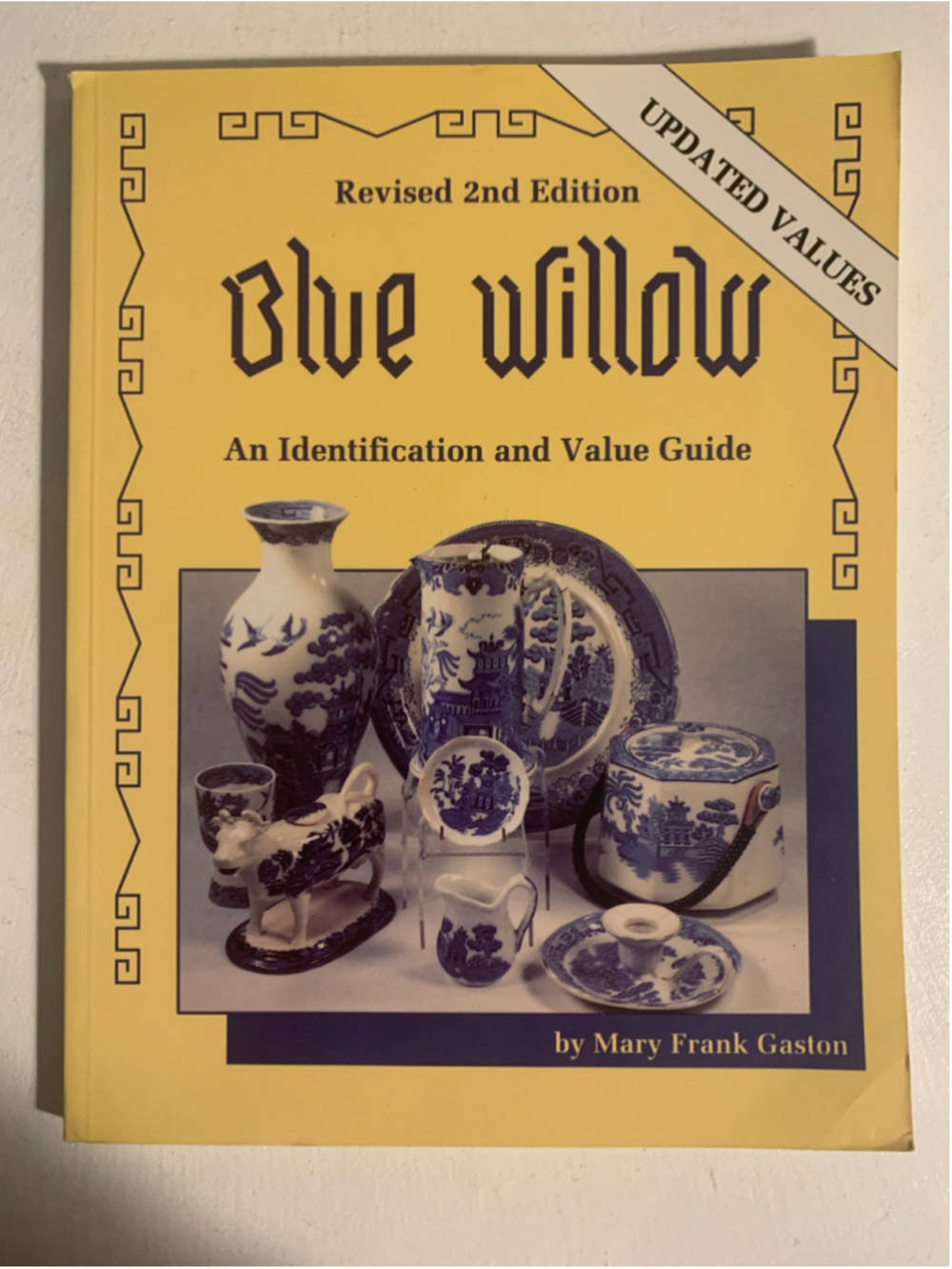 Collector Books Blue Willow Identification and Value Guide Book One Size Yellow